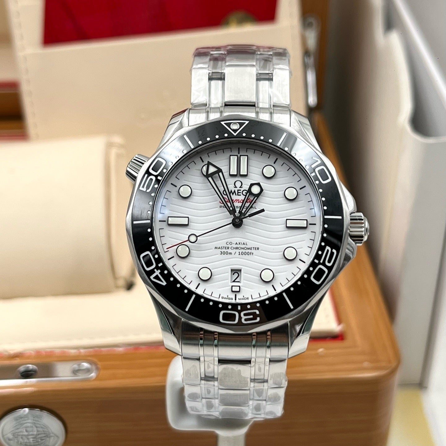 Omega 210.30.42.20.04.001