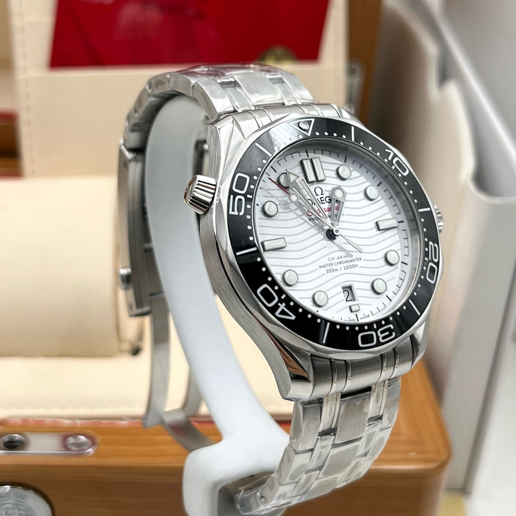 Omega 210.30.42.20.04.001