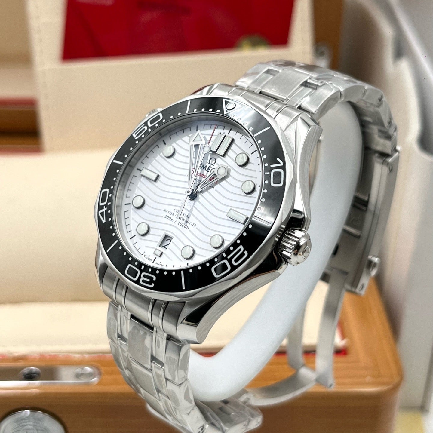 Omega 210.30.42.20.04.001