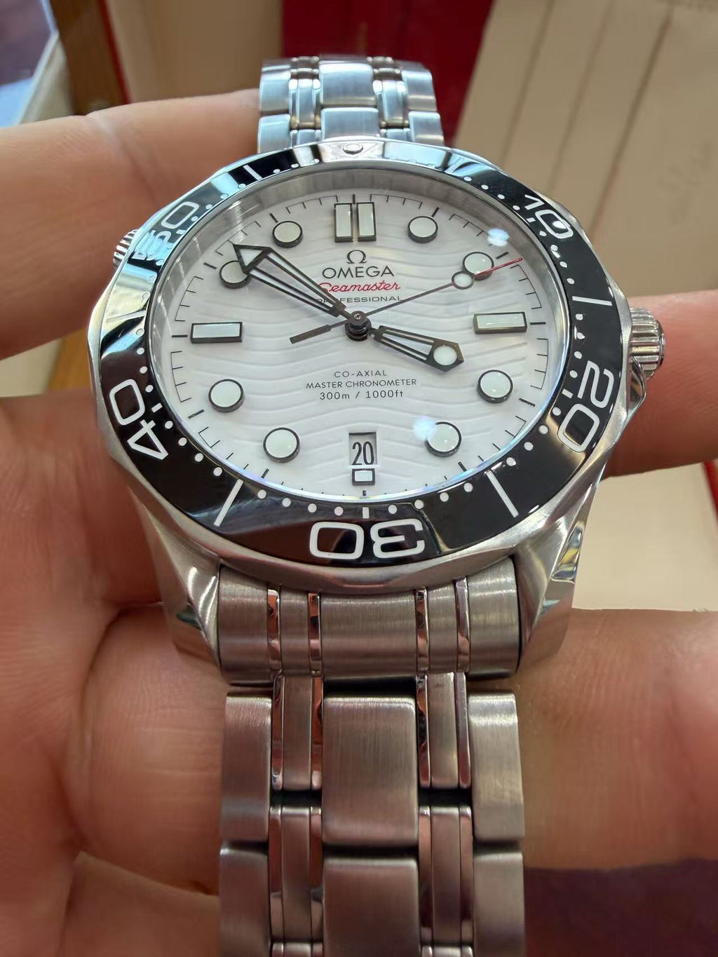Omega 210.30.42.20.04.001