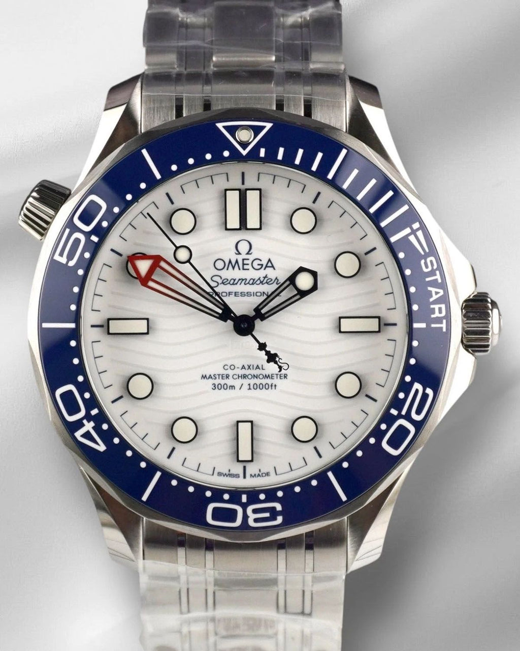 Omega 210.30.42.20.04.002