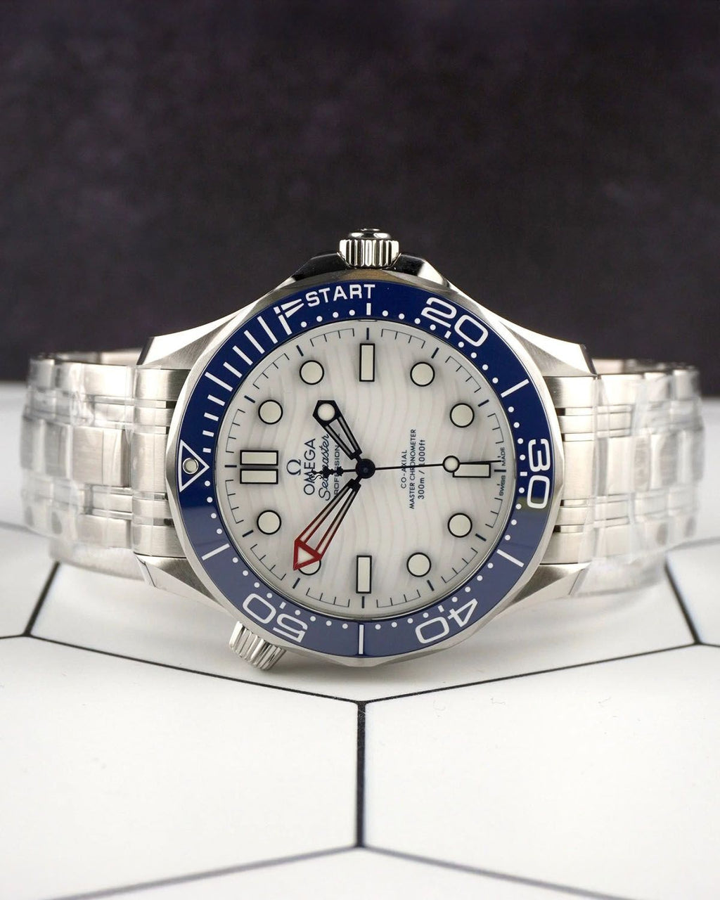 Omega 210.30.42.20.04.002