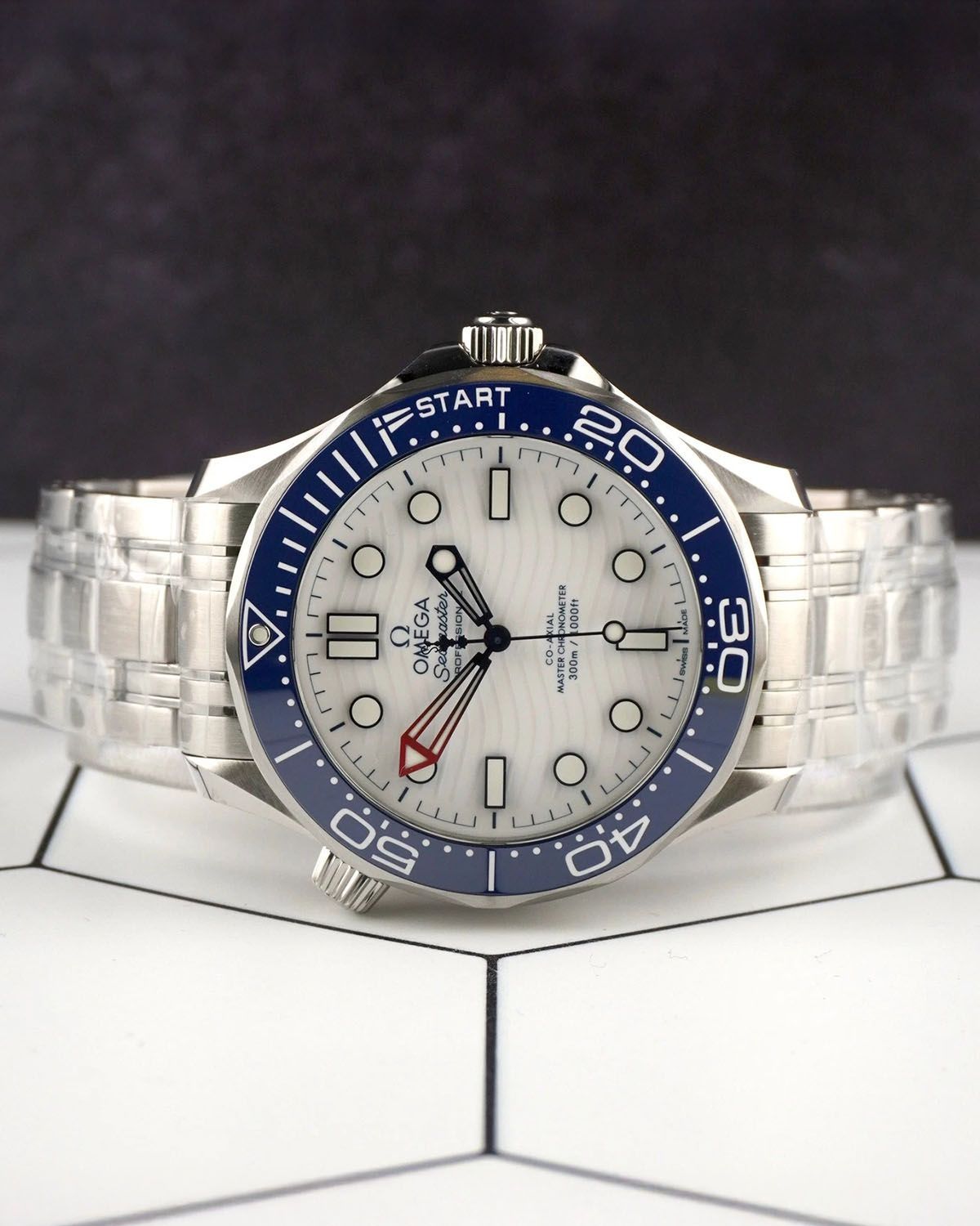 Omega 210.30.42.20.04.002