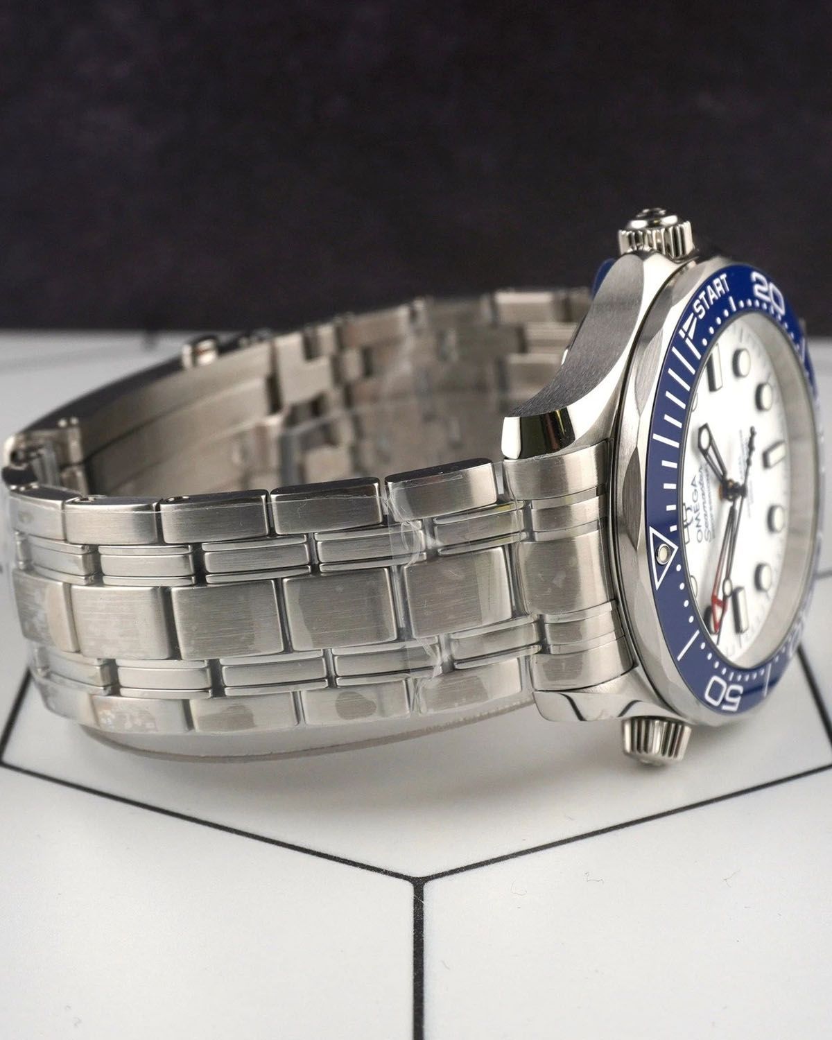 Omega 210.30.42.20.04.002