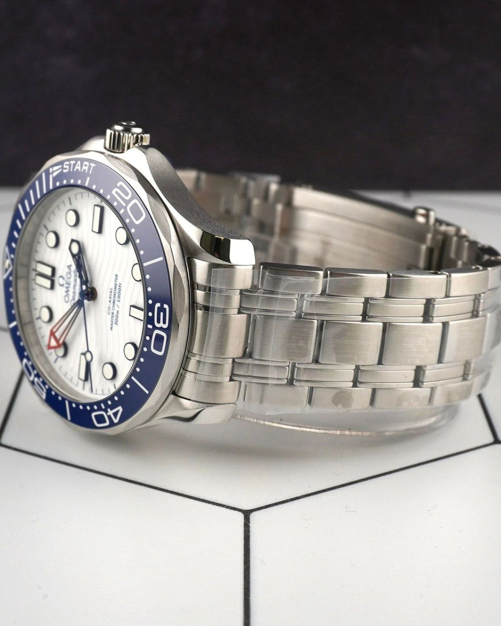 Omega 210.30.42.20.04.002
