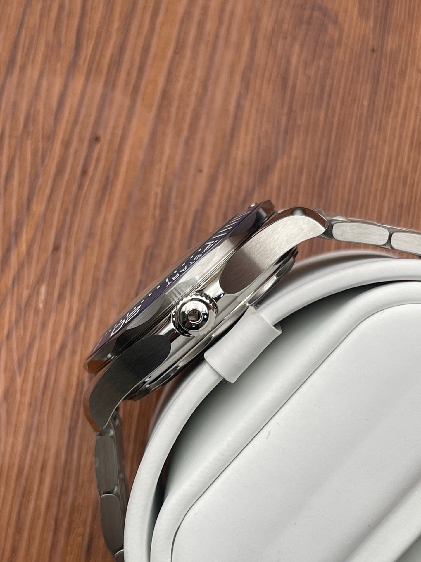 Omega 210.30.42.20.04.002