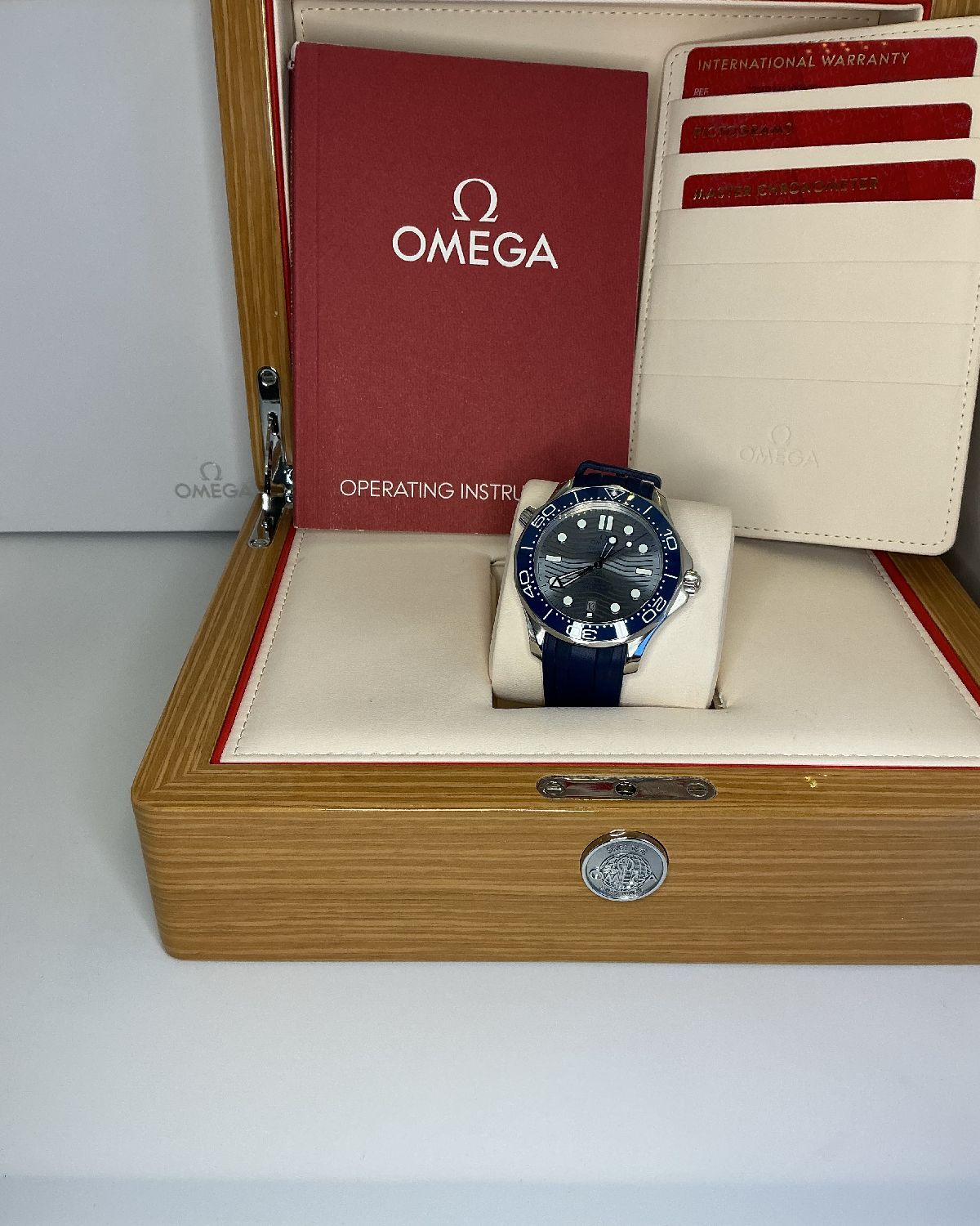 Omega 210.30.42.20.06.001