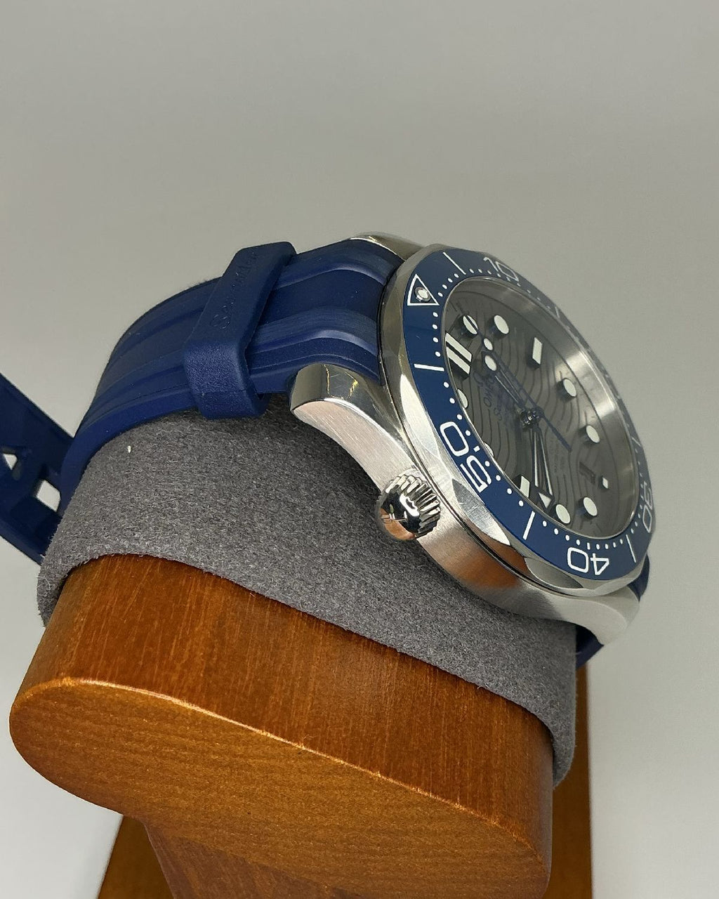 Omega 210.30.42.20.06.001