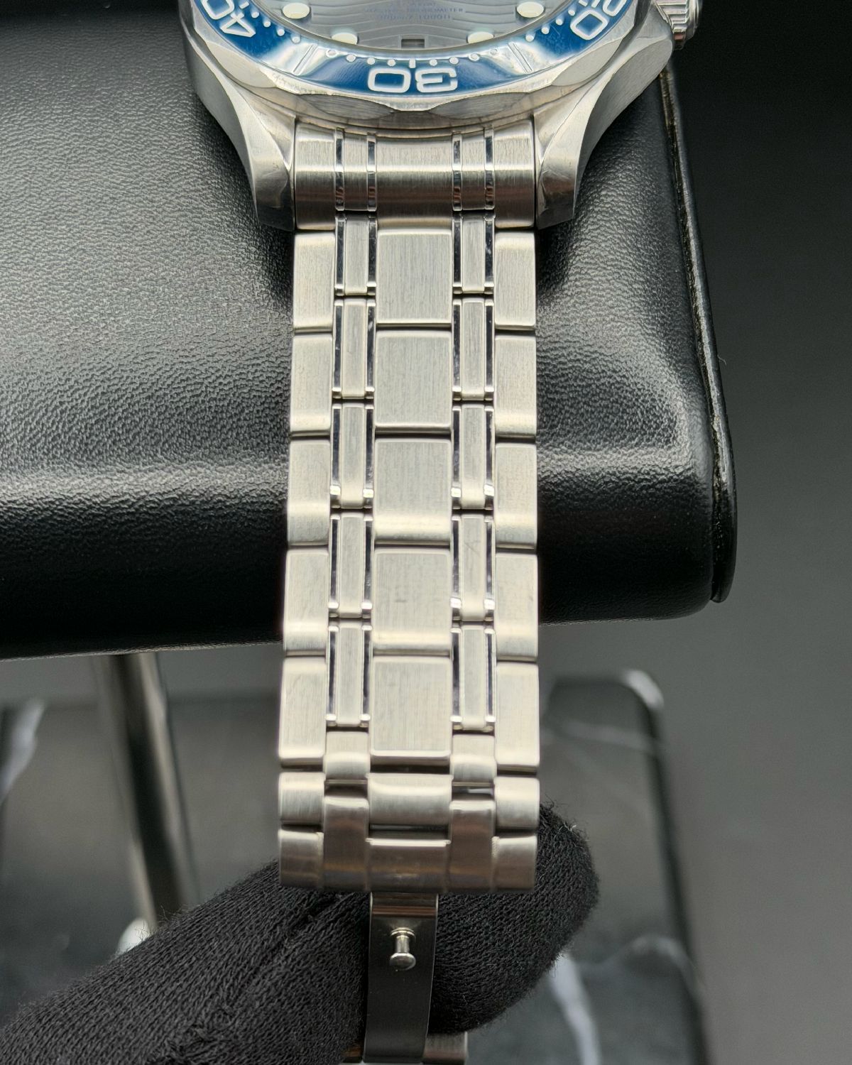 Omega 210.30.42.20.06.001