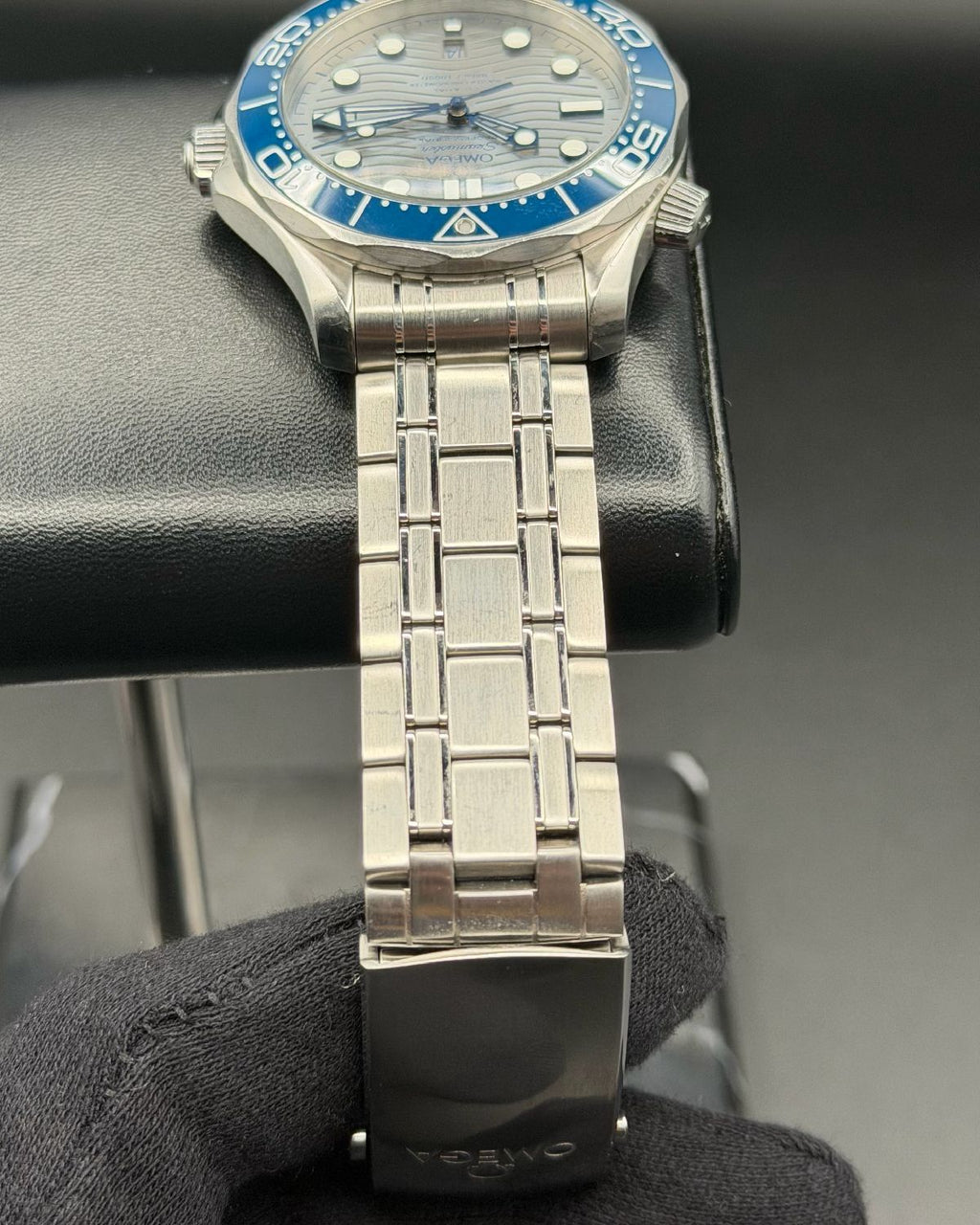 Omega 210.30.42.20.06.001