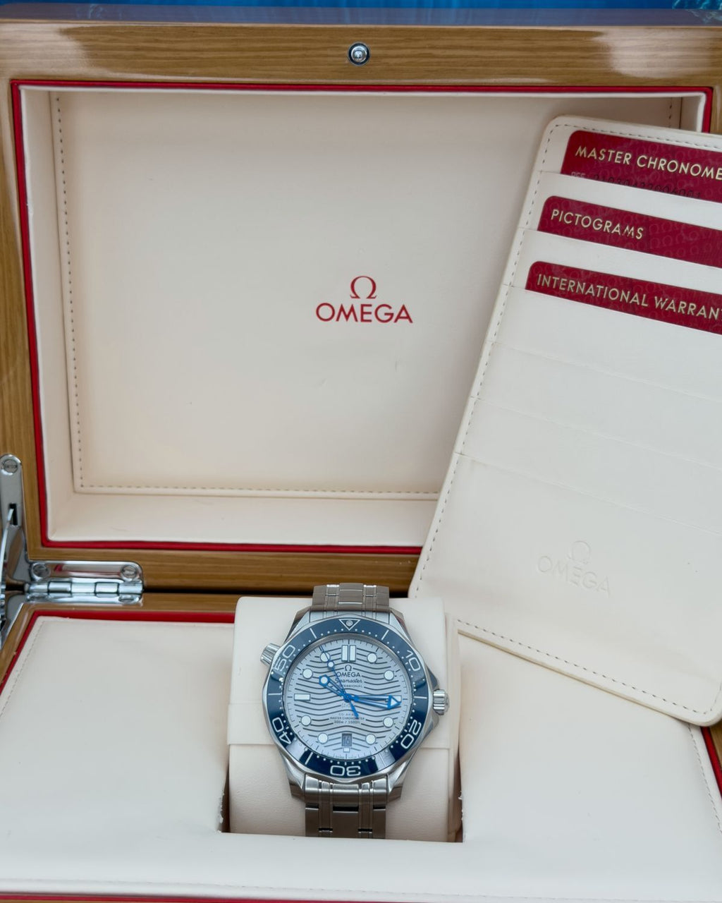Omega 210.30.42.20.06.001