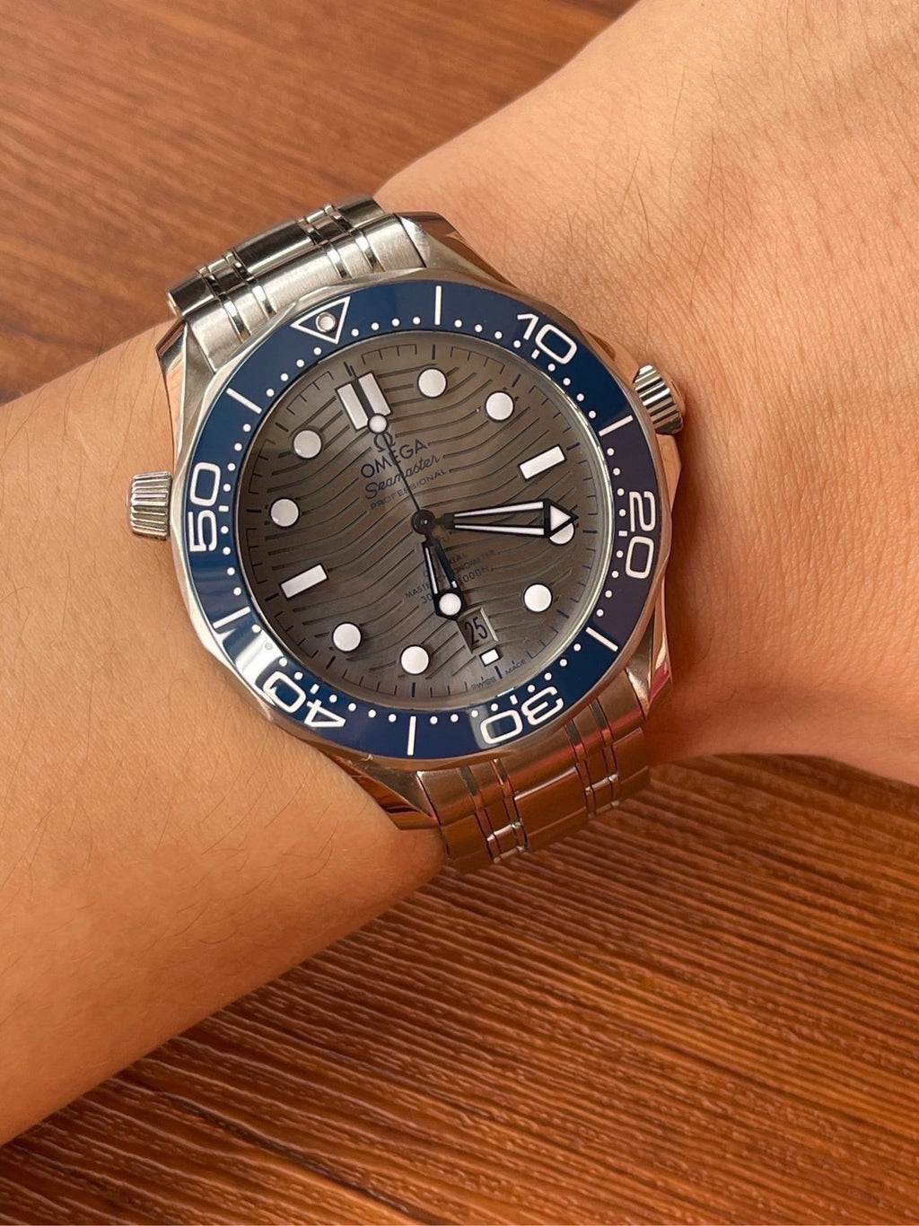 Omega 210.30.42.20.06.001