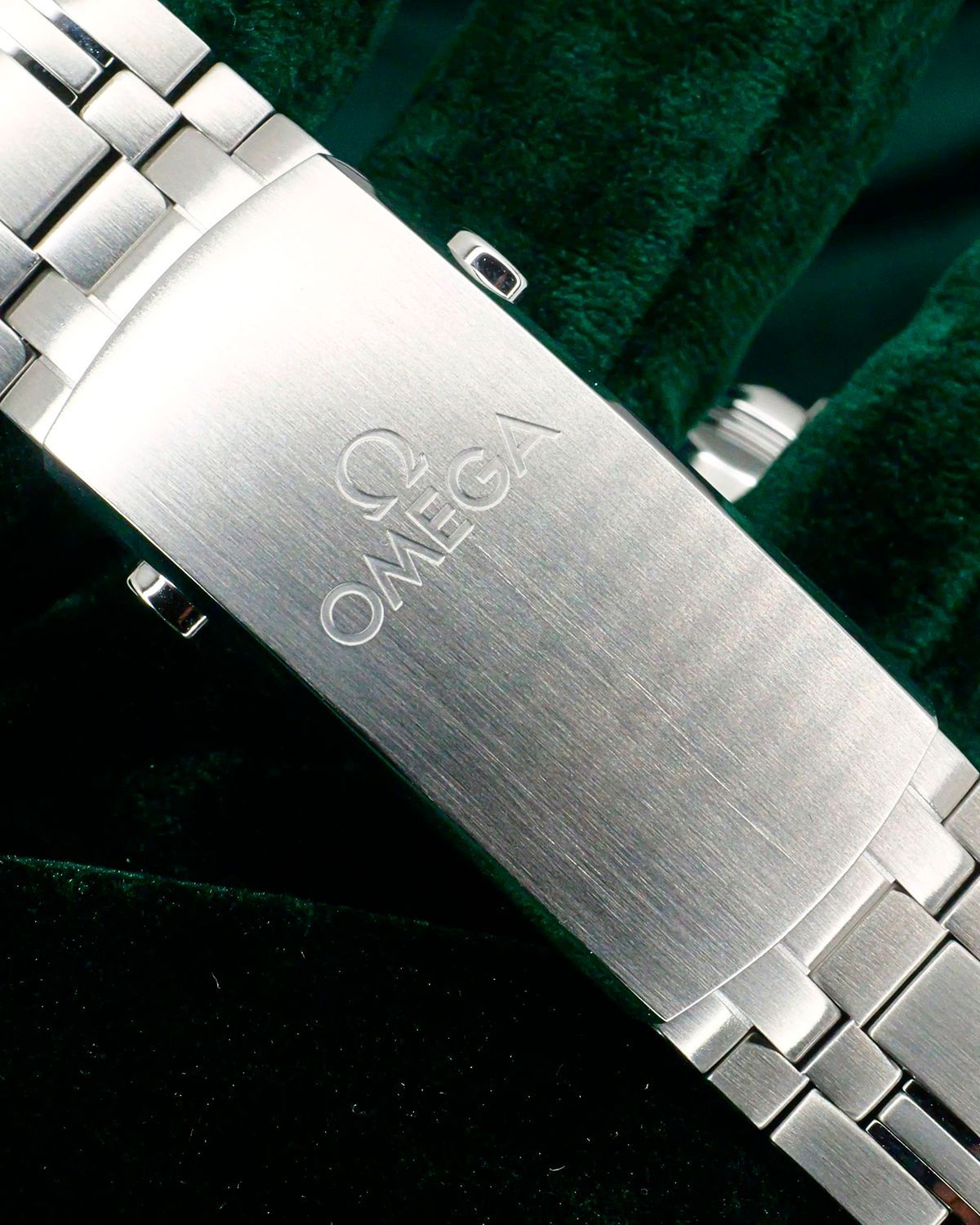 Omega 210.30.42.20.10.001
