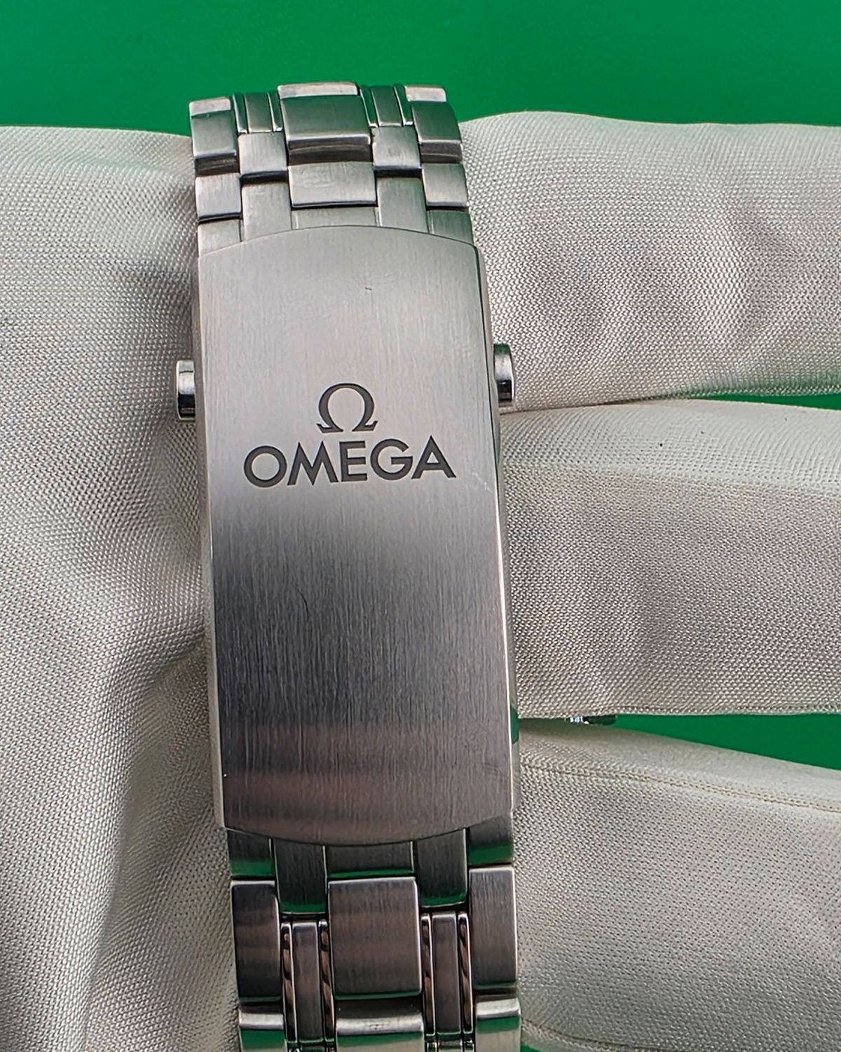 Omega 210.30.42.20.10.001