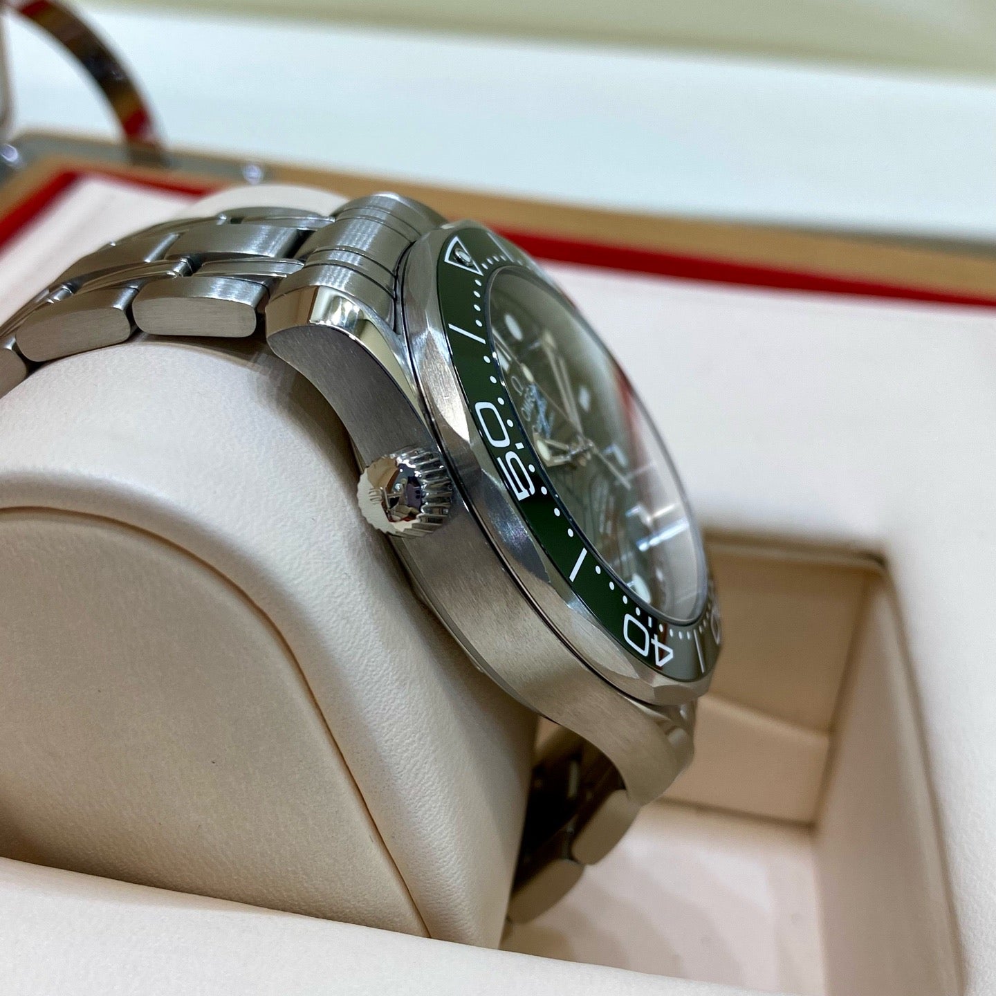 Omega 210.30.42.20.10.001