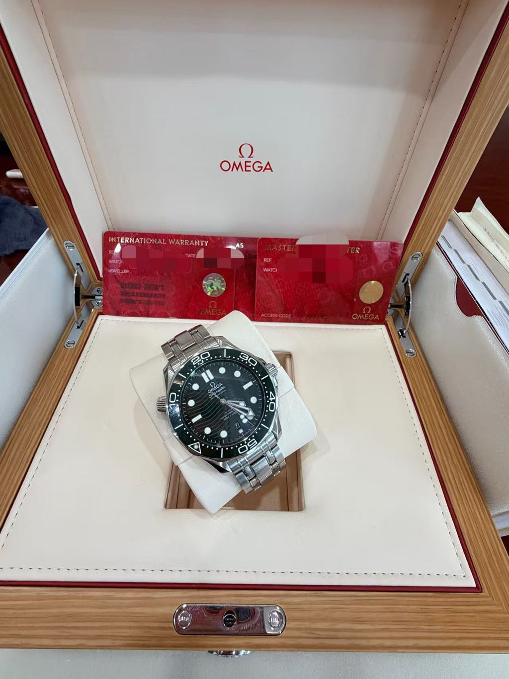 Omega 210.30.42.20.10.001