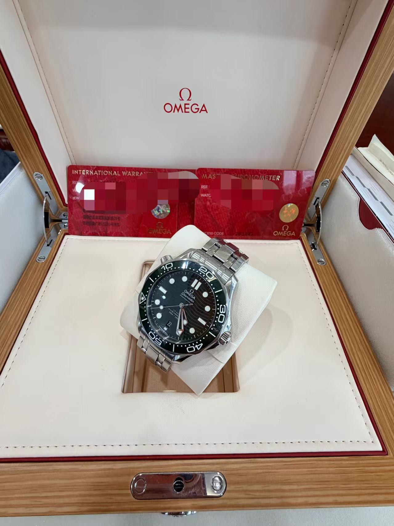 Omega 210.30.42.20.10.001
