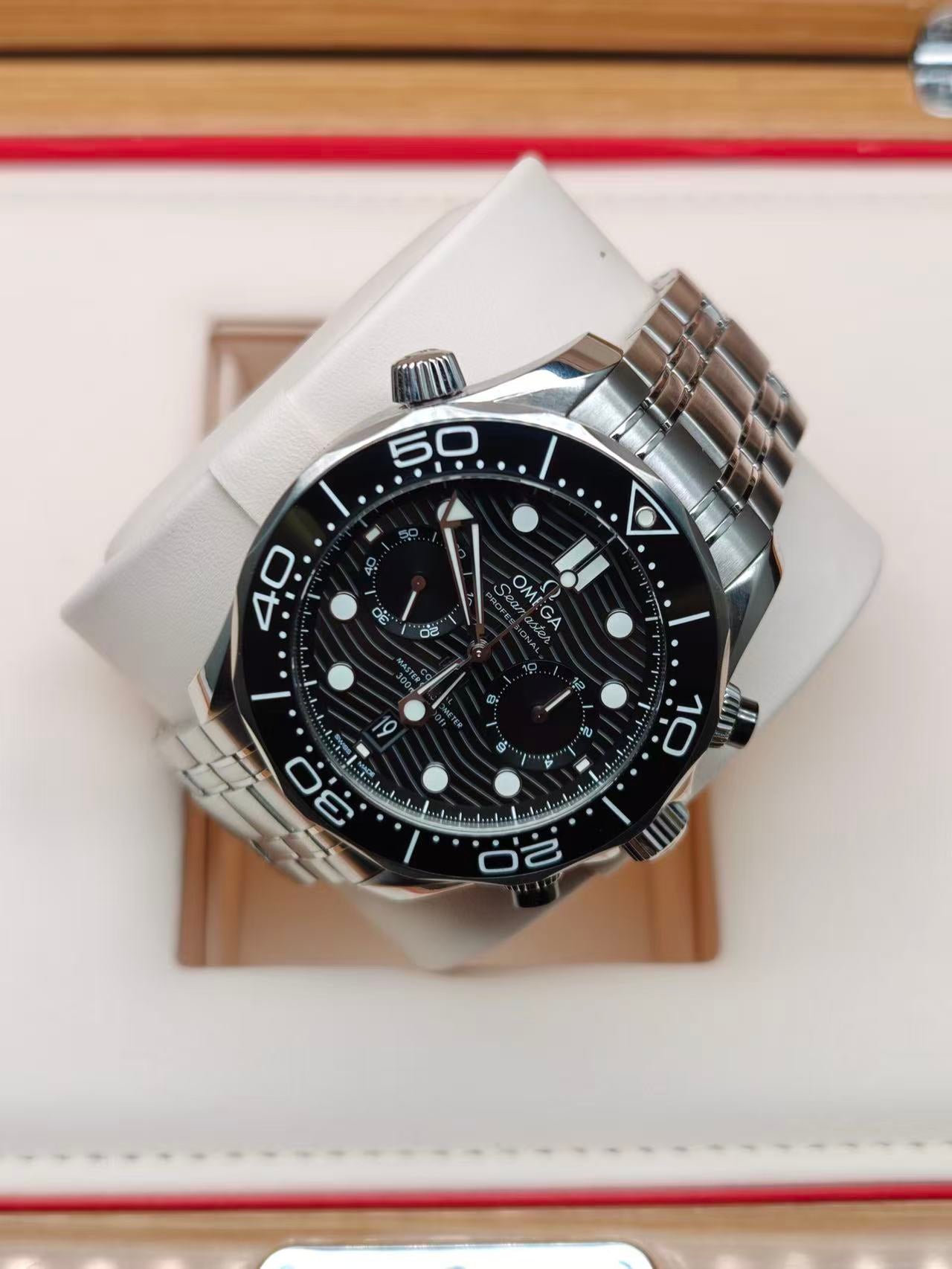 Omega 210.30.44.51.01.001