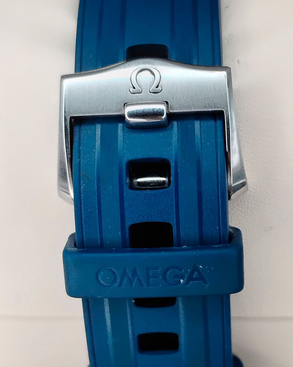 Omega 210.32.42.20.03.001