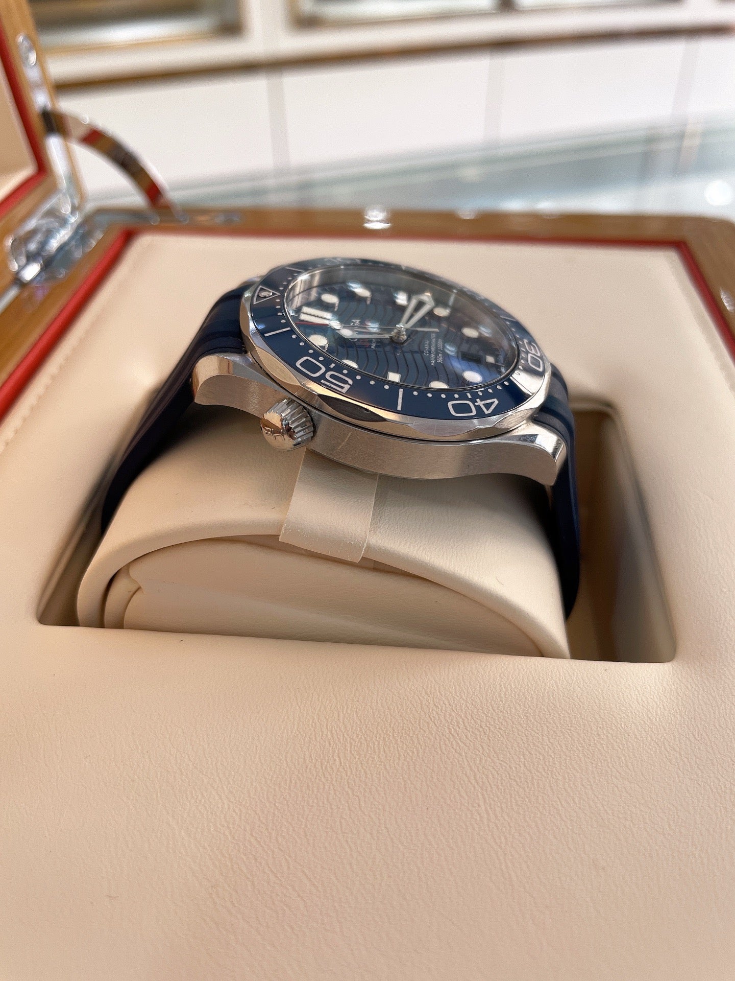 Omega 210.32.42.20.03.001
