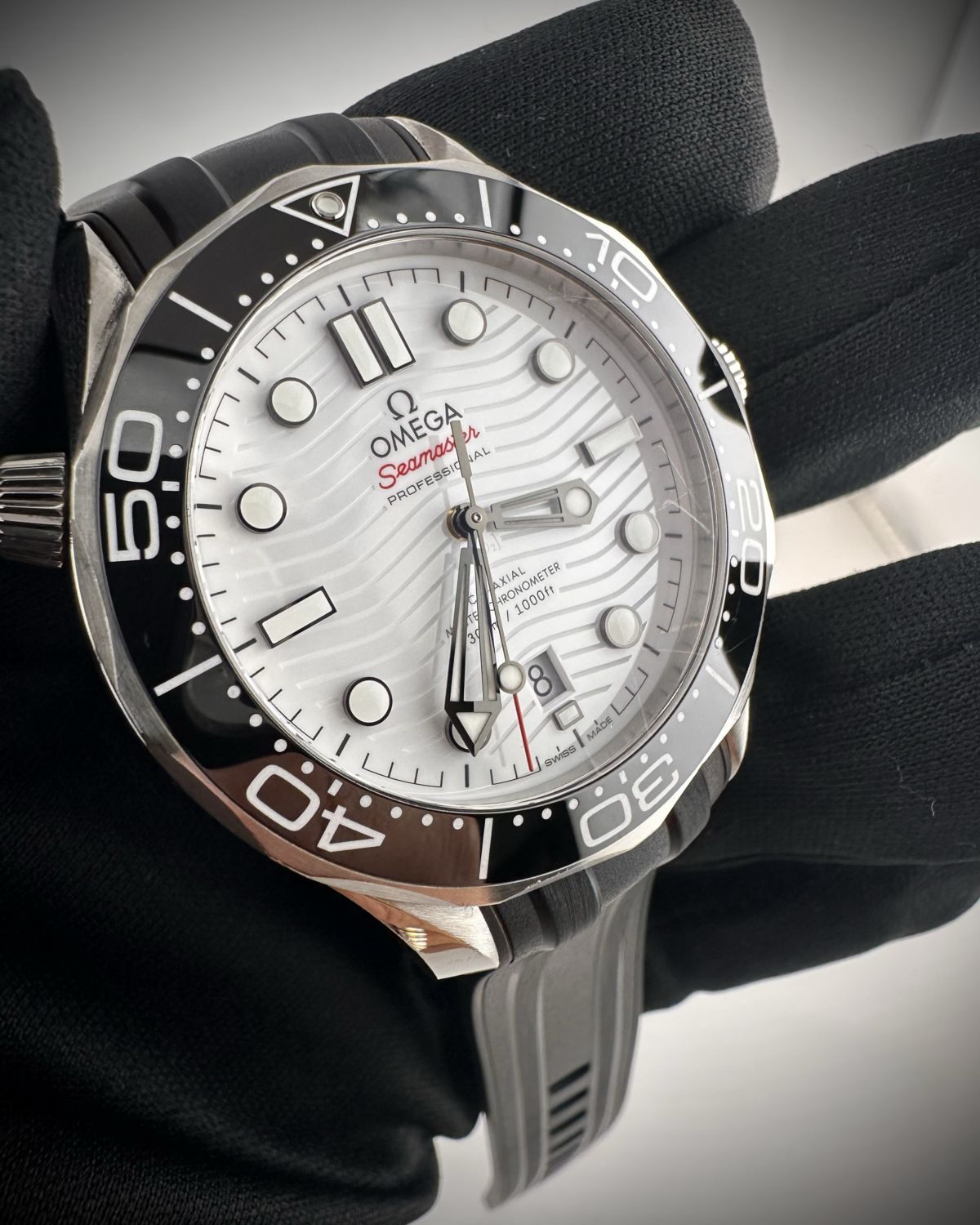 Omega 210.32.42.20.04.001