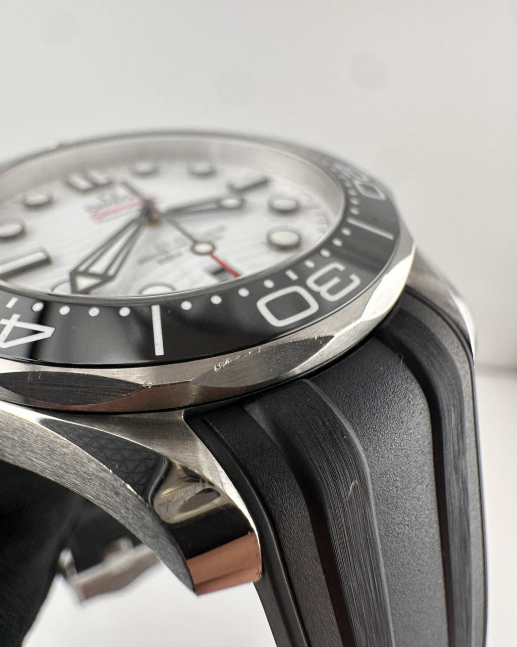 Omega 210.32.42.20.04.001