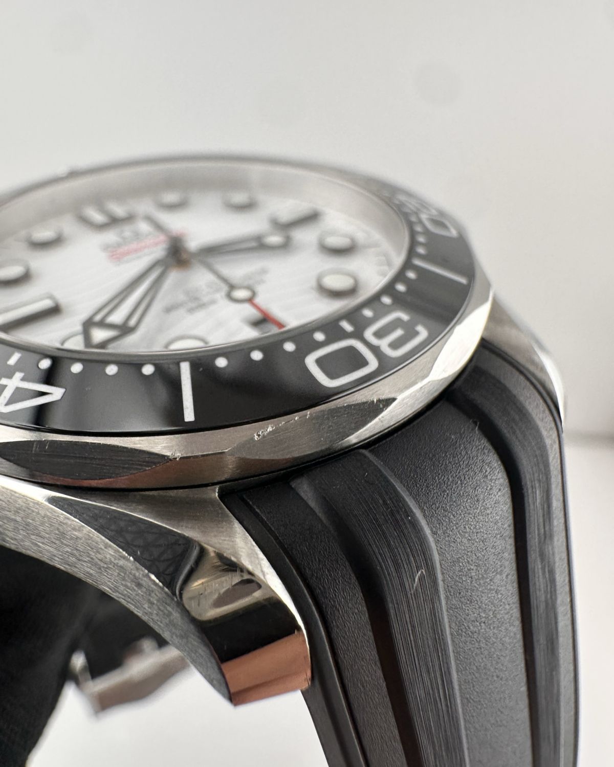 Omega 210.32.42.20.04.001