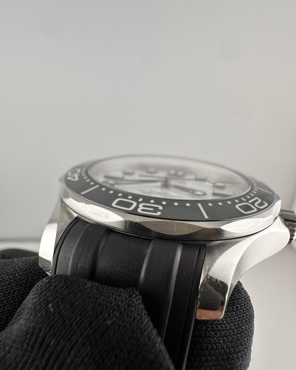 Omega 210.32.42.20.04.001