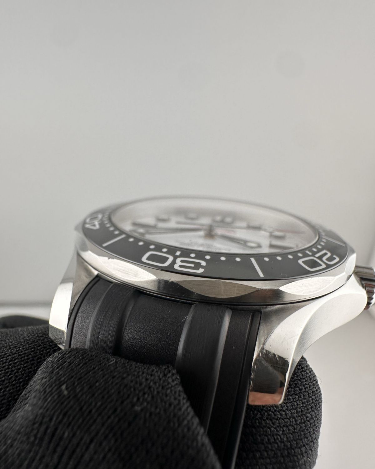 Omega 210.32.42.20.04.001