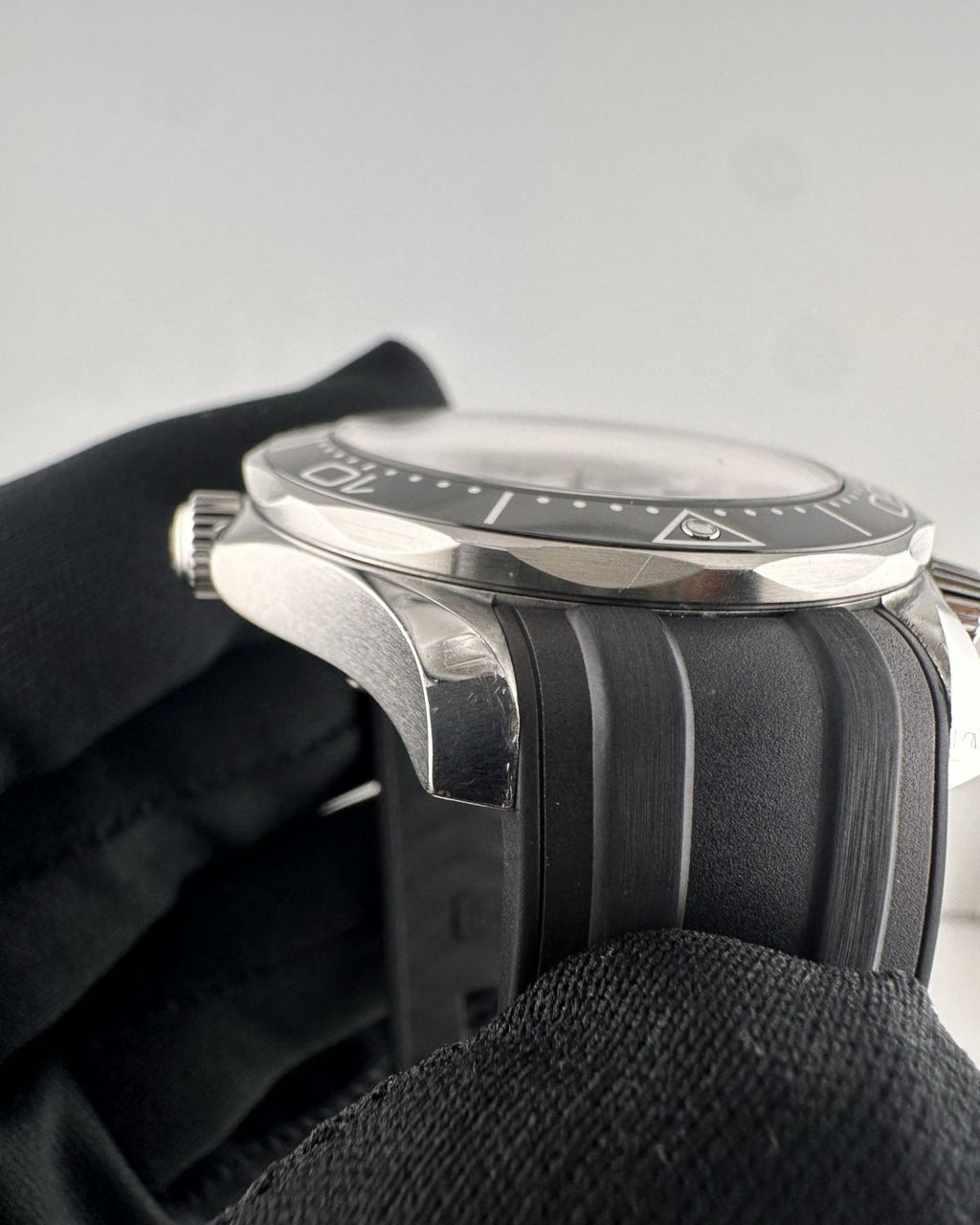 Omega 210.32.42.20.04.001