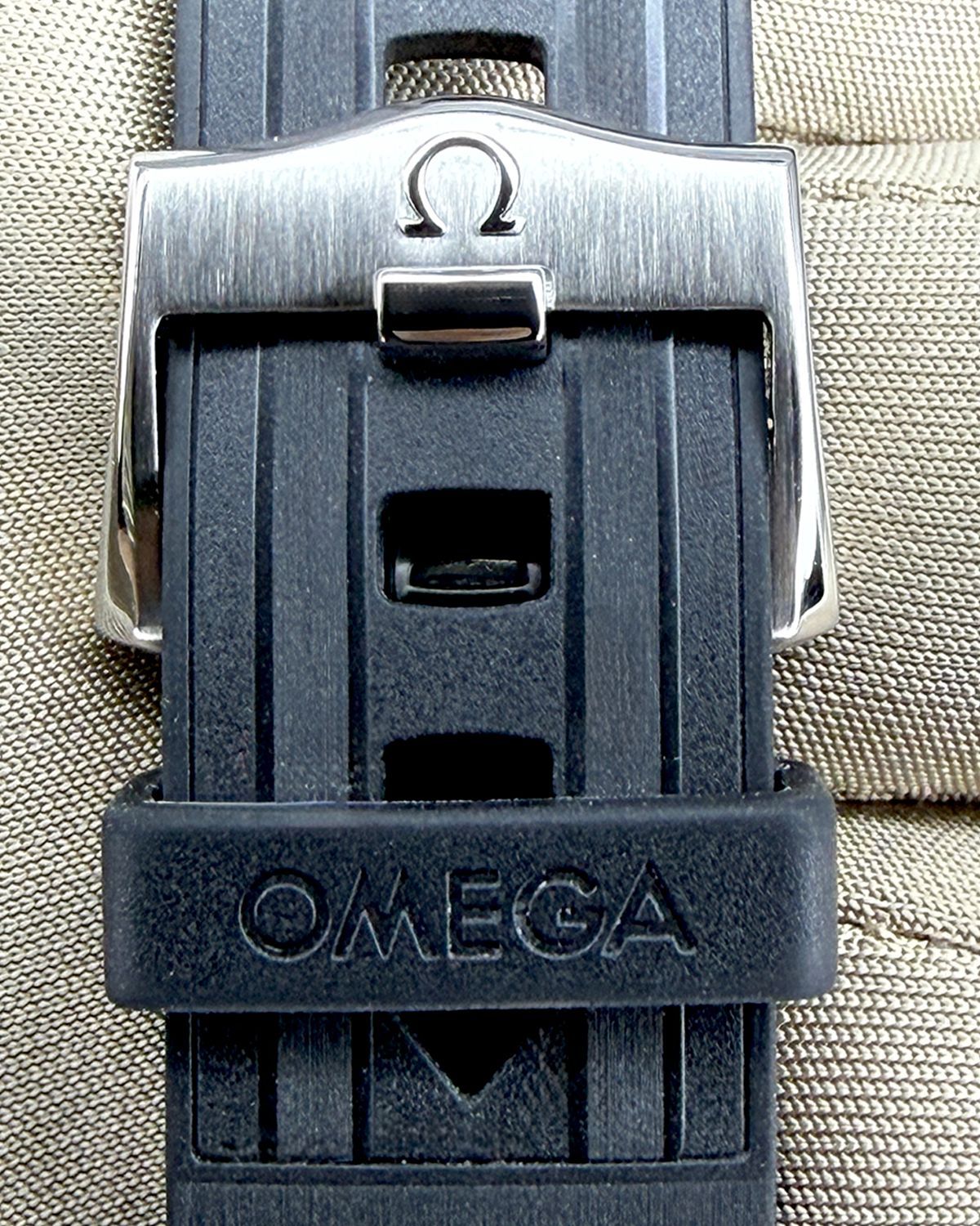 Omega 210.32.42.20.04.001