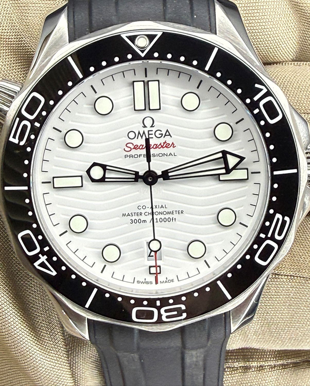 Omega 210.32.42.20.04.001