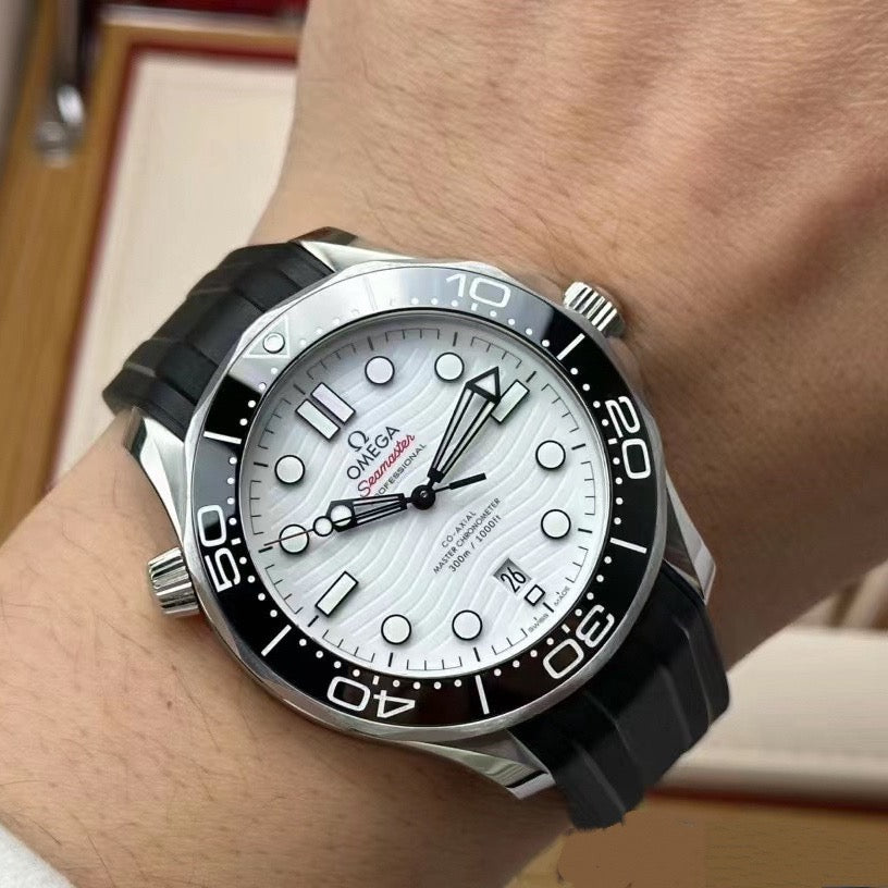 Omega 210.32.42.20.04.001
