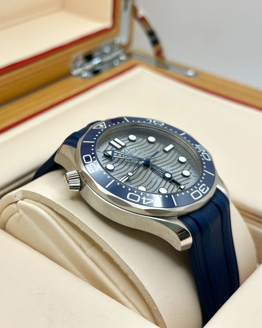 Omega 210.32.42.20.06.001