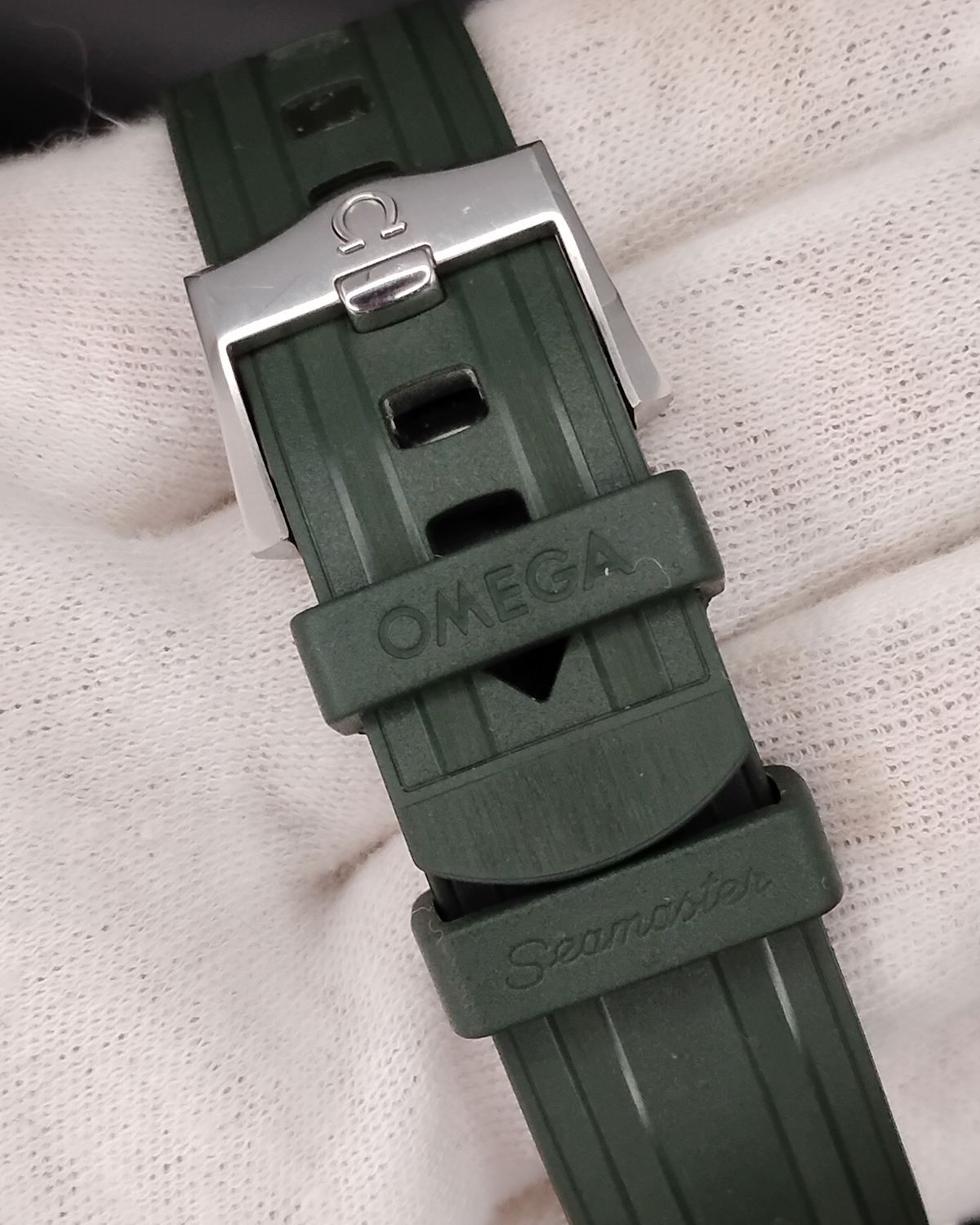 Omega 210.32.42.20.10.001