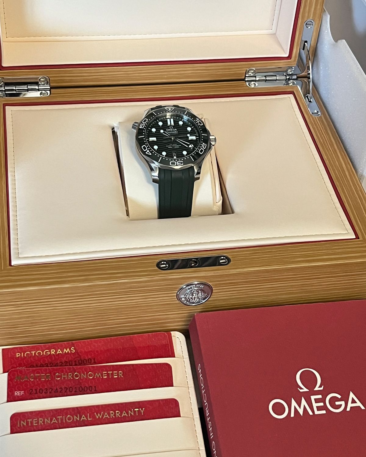 Omega 210.32.42.20.10.001