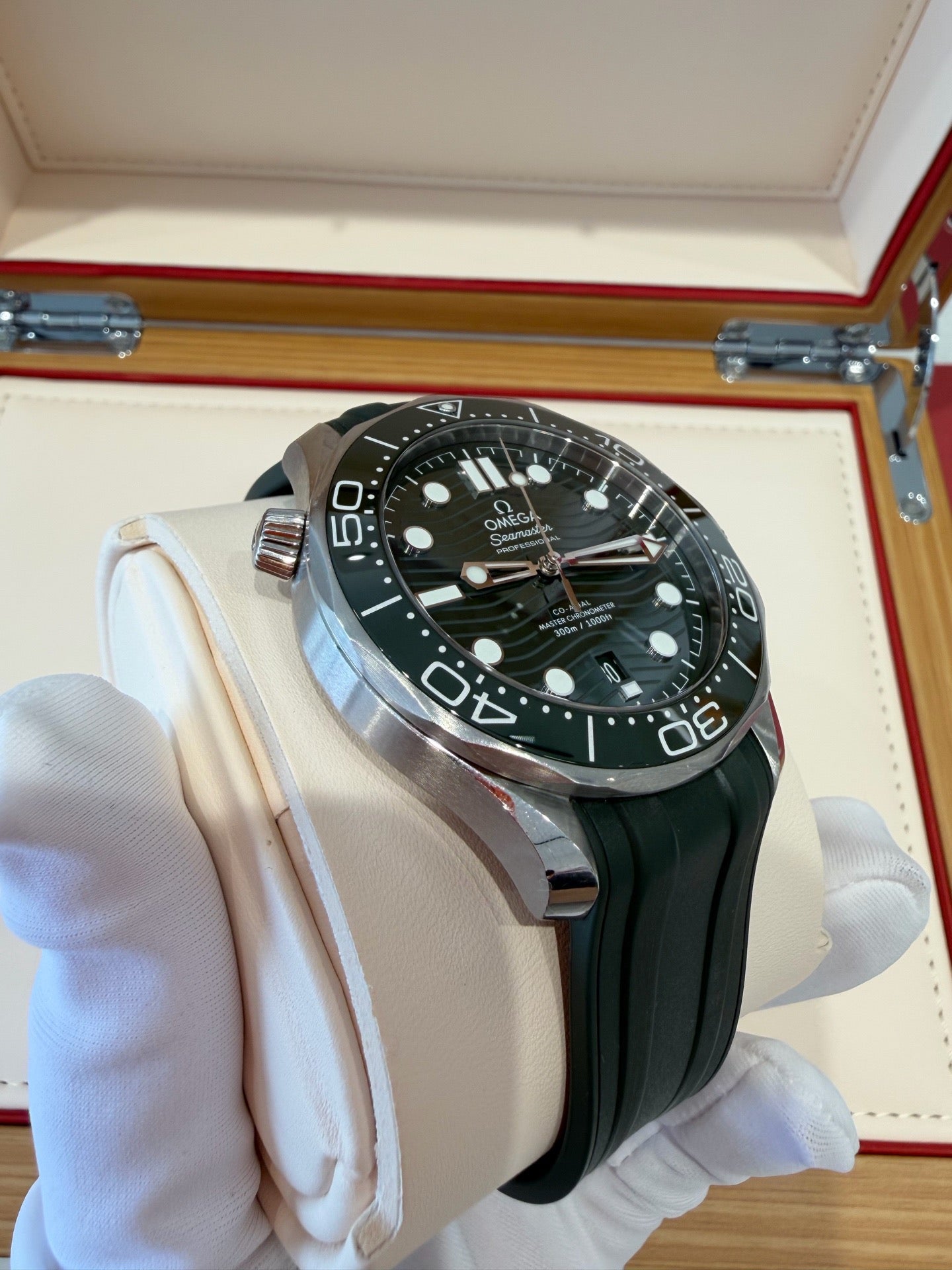 Omega 210.32.42.20.10.001
