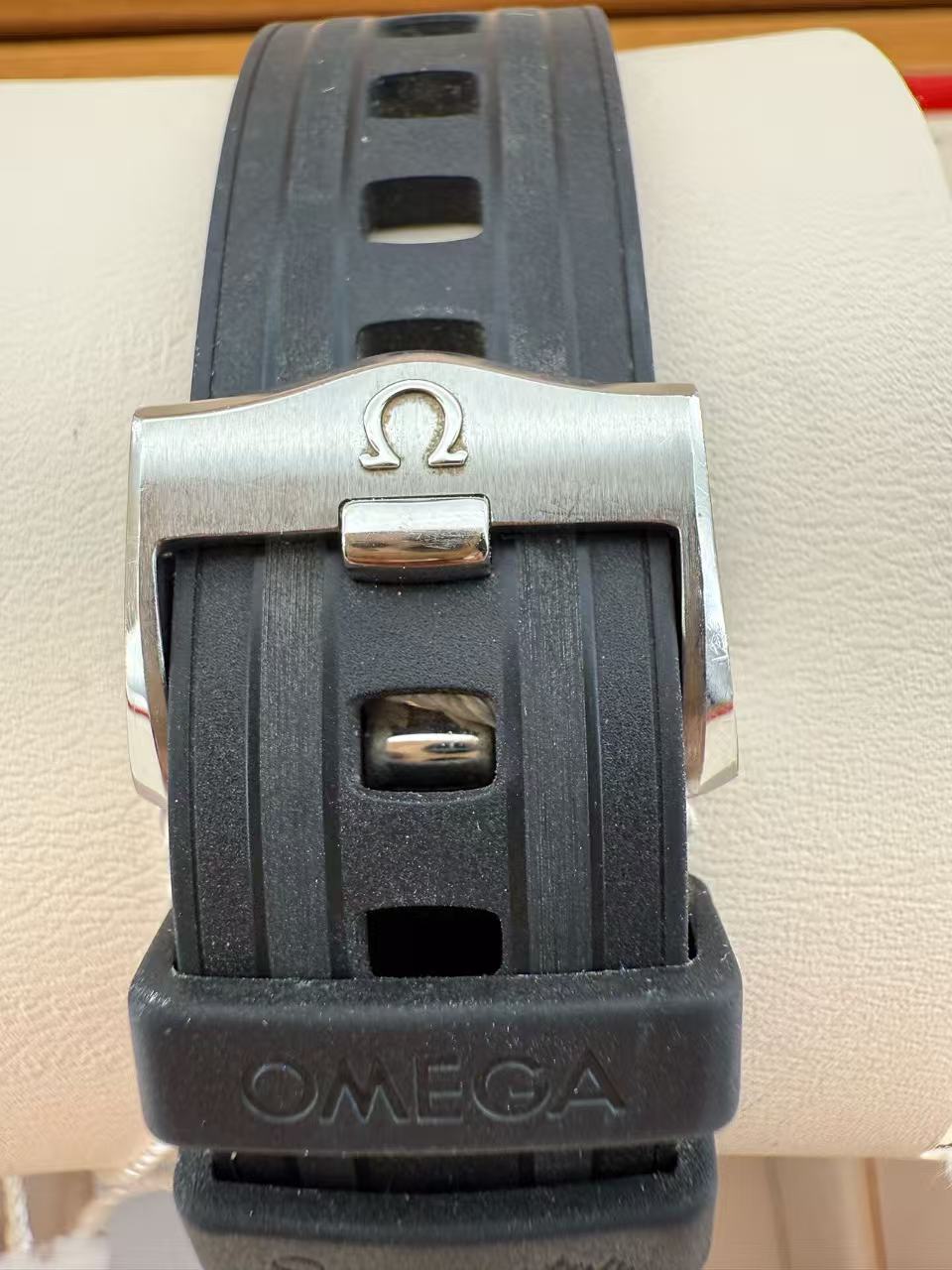 Omega 210.32.44.51.01.001