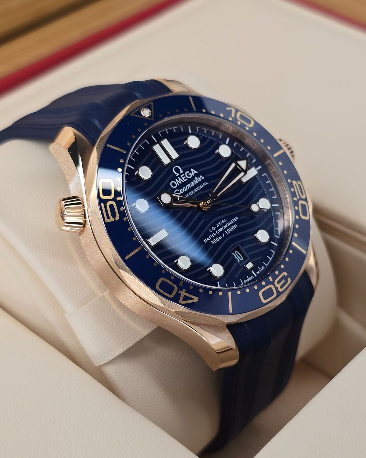 Omega 210.62.42.20.03.001