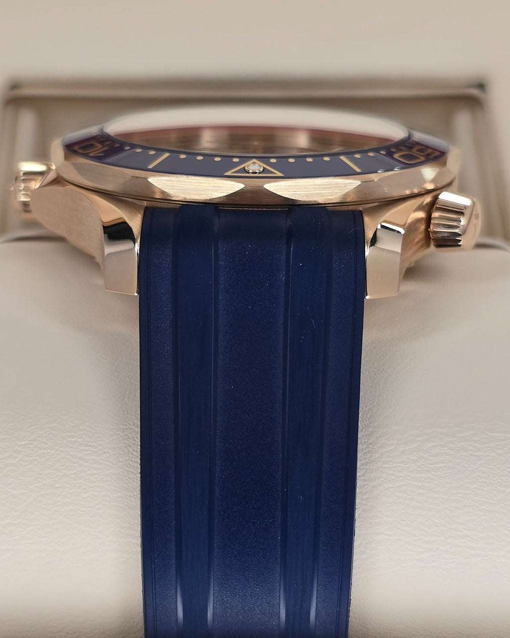 Omega 210.62.42.20.03.001