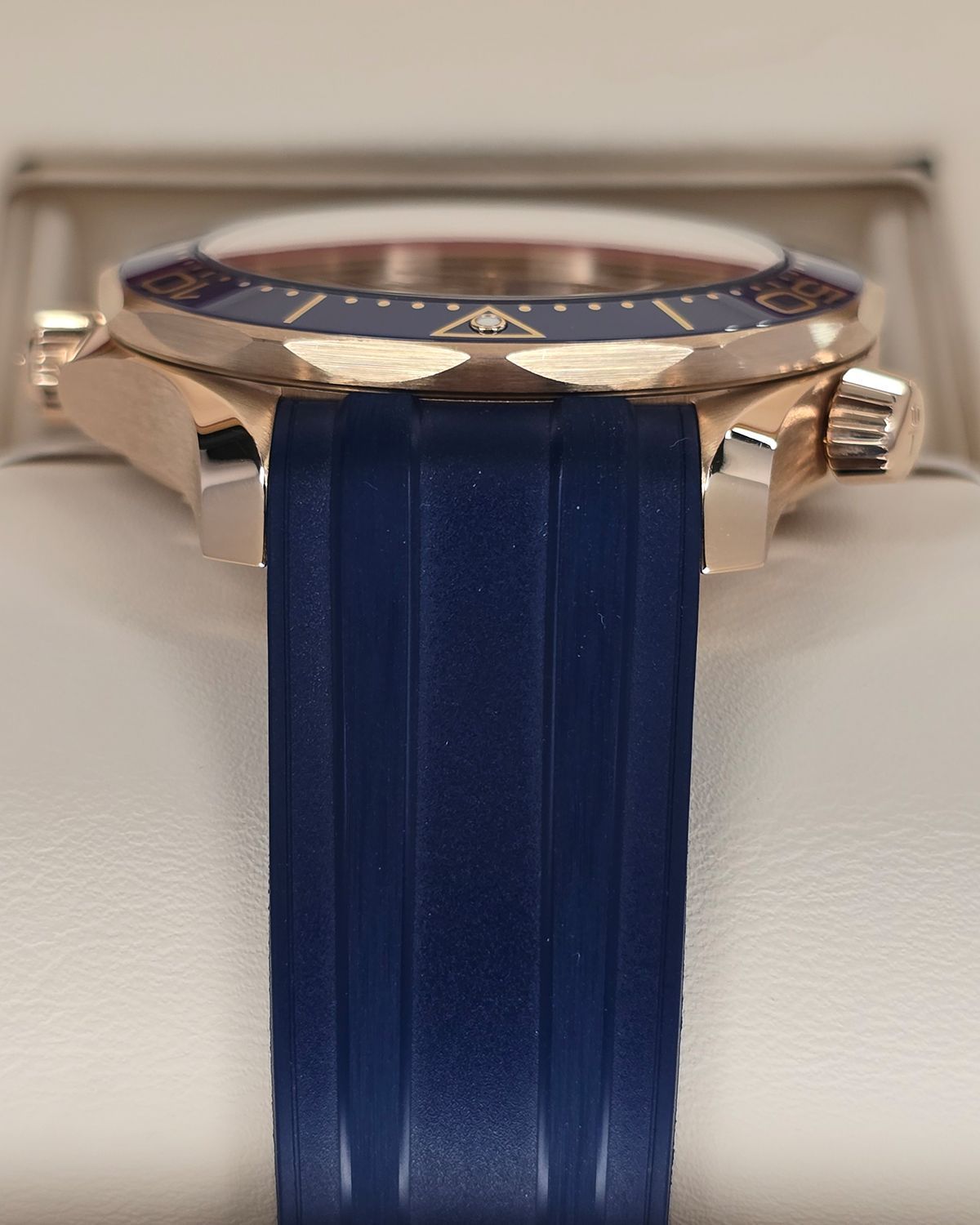 Omega 210.62.42.20.03.001