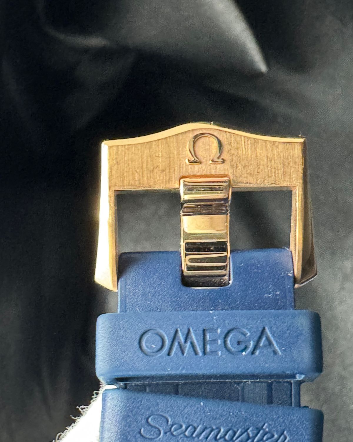 Omega 210.62.42.20.03.001