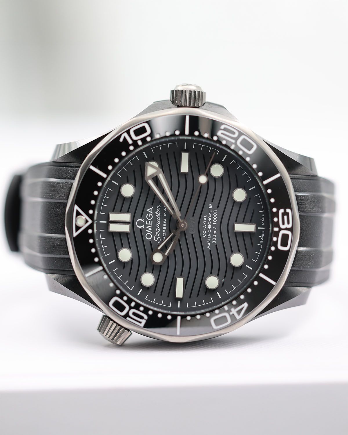 Omega 210.92.44.20.01.001