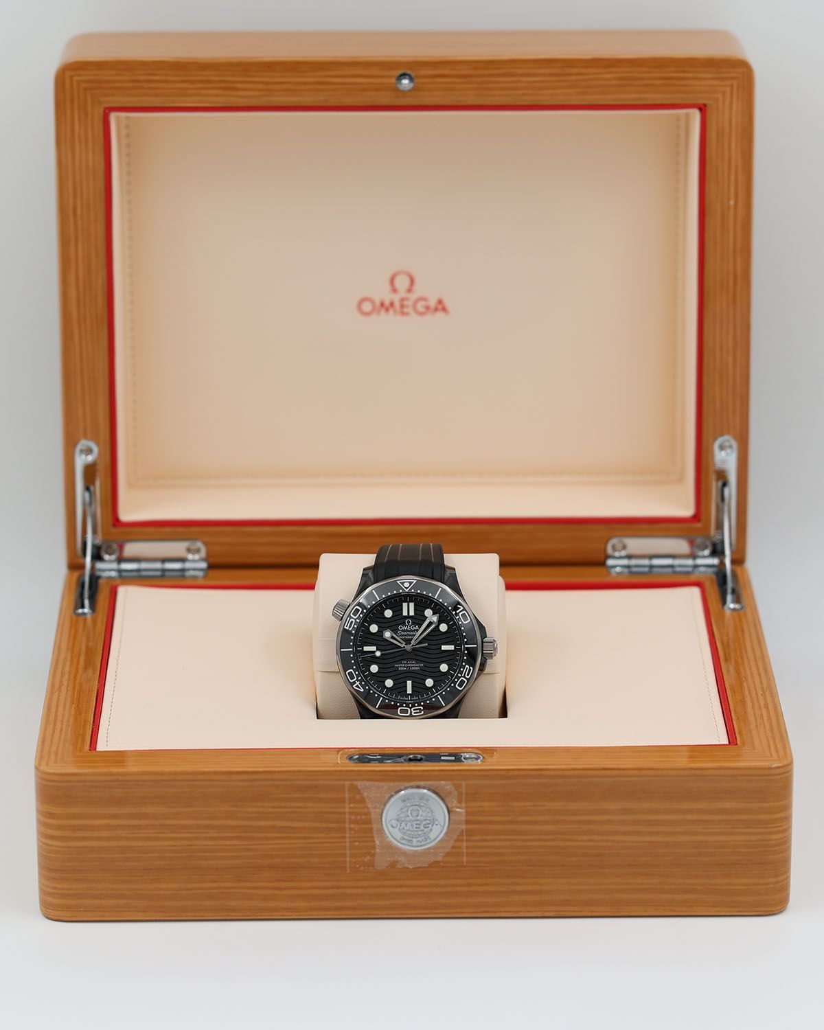 Omega 210.92.44.20.01.001