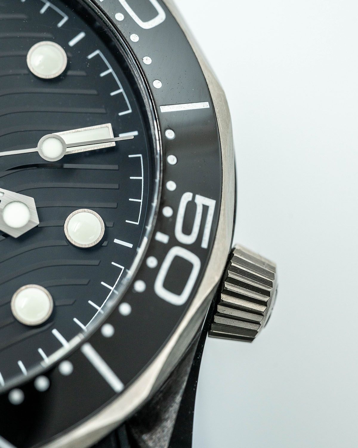 Omega 210.92.44.20.01.001