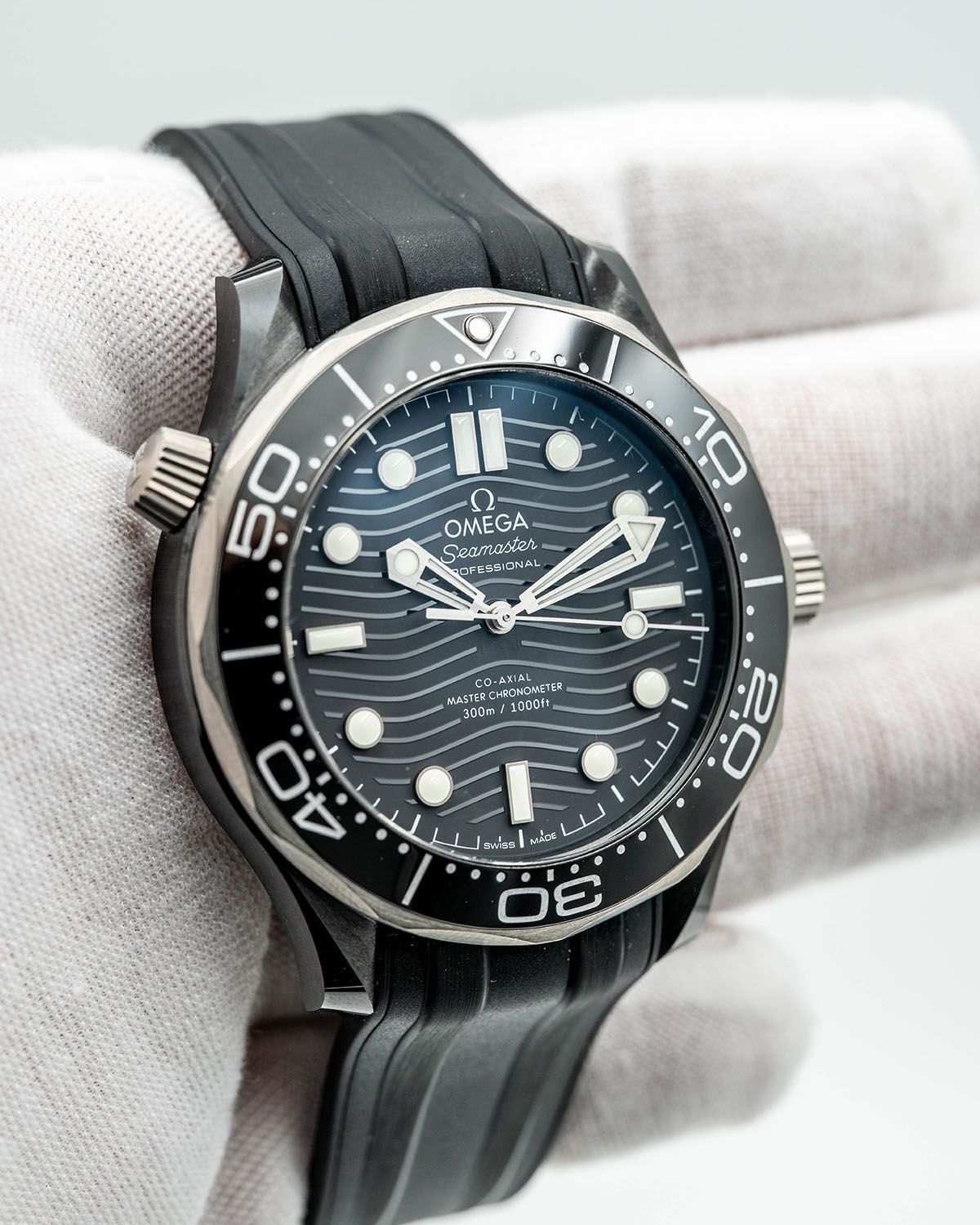Omega 210.92.44.20.01.001