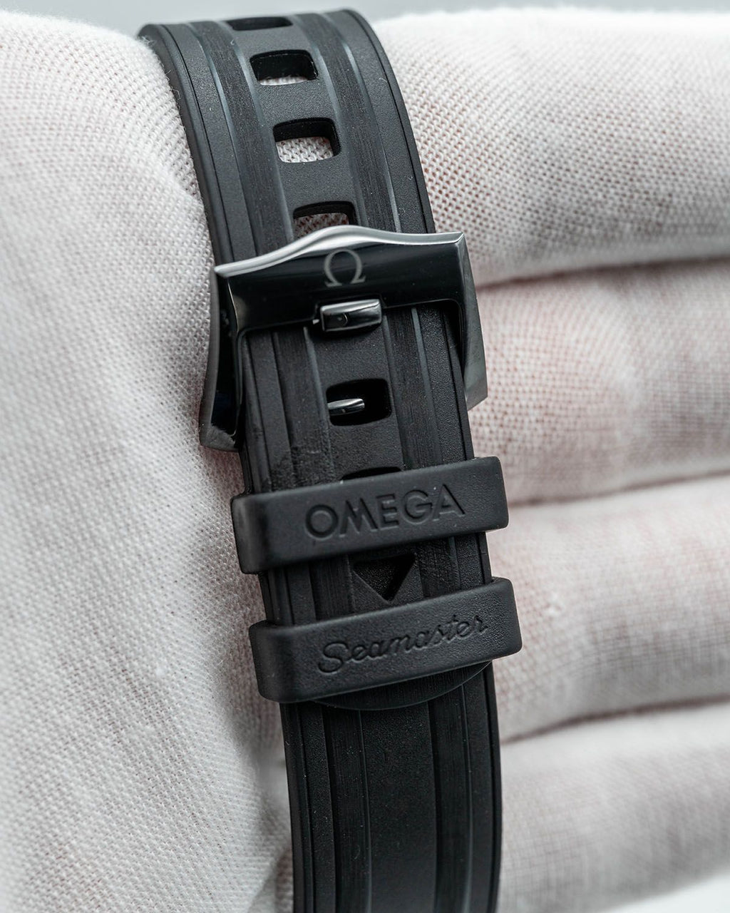 Omega 210.92.44.20.01.001