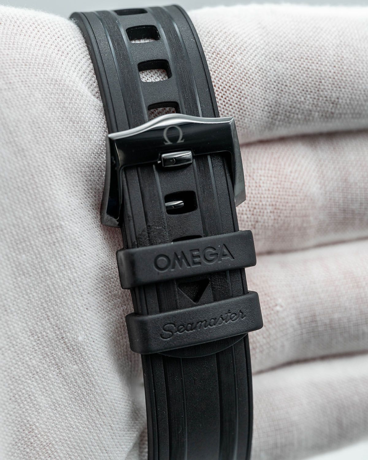 Omega 210.92.44.20.01.001