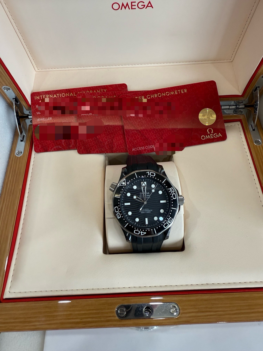 Omega 210.92.44.20.01.001
