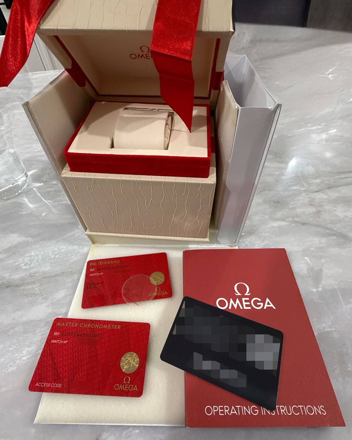 Omega 210.92.44.20.01.002